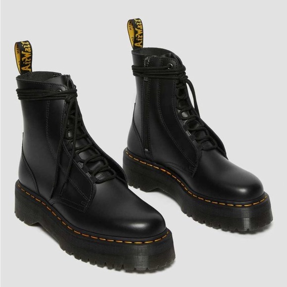 Dr. Martens Women’s Black‎ Jarrick Smooth Leather Platform Boots Size 10 - Picture 1 of 8